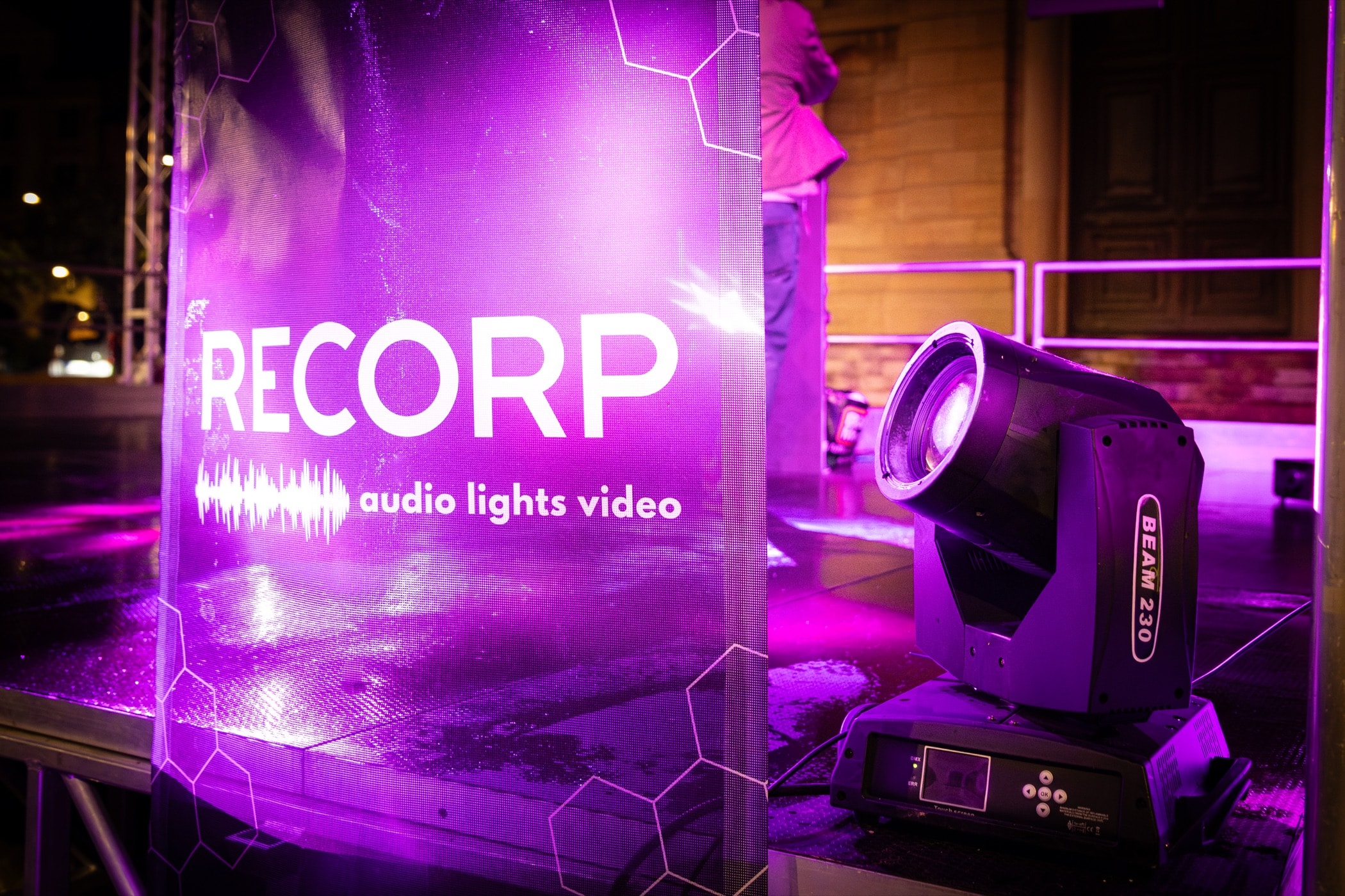 Beam e branding RECORP su palco